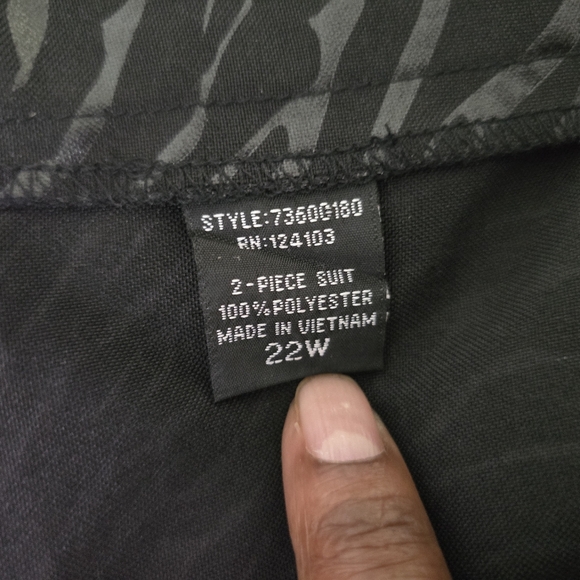 T Milano Black Zebra Skin 2 Piece Suit size 22W - Picture 9 of 16